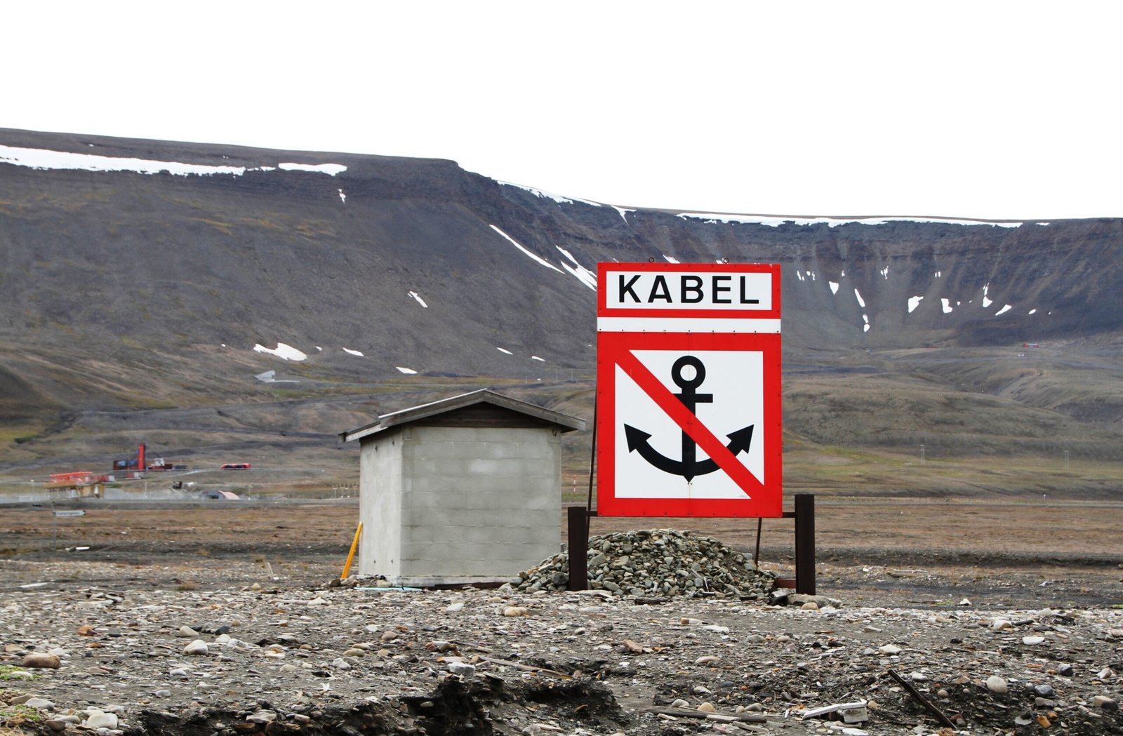 Ponto de entrada do cabo de fibra óptica entre Svalbard e a Noruega
