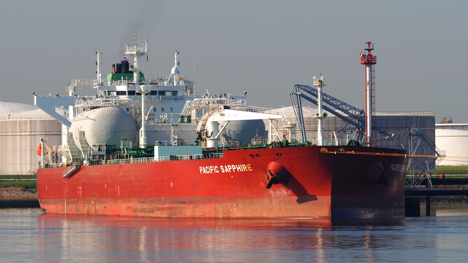 Navio petroleiro de grande porte usado no transporte internacional de petróleo