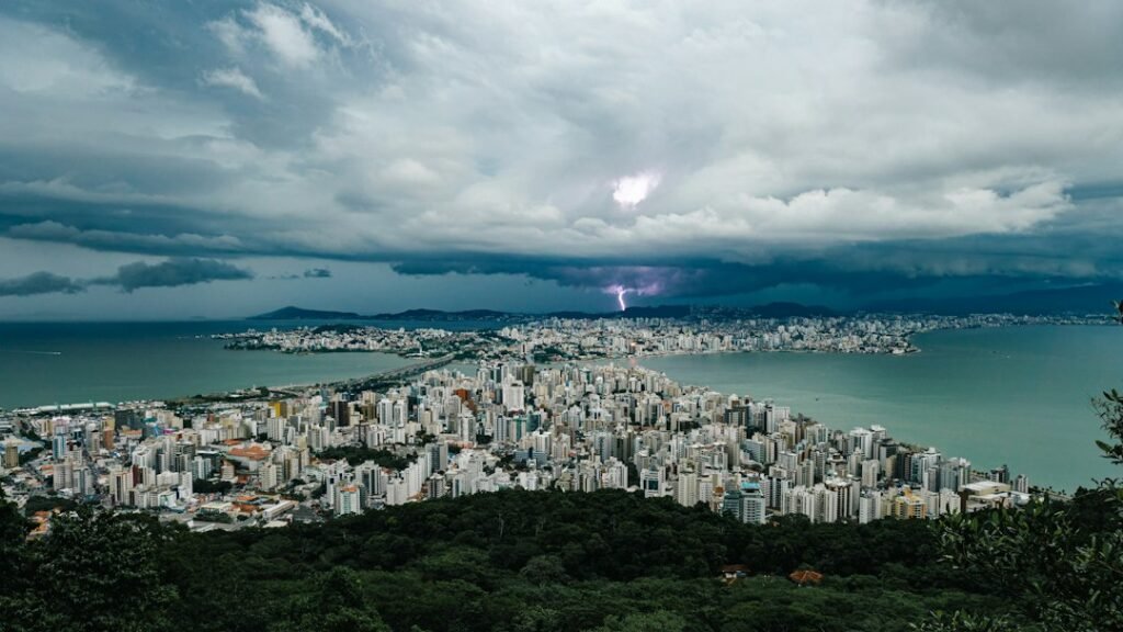 Tempestade e chuva forte no Espírito Santo