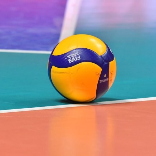 Bola de vôlei em destaque, imagem ilustrativa para Brasil x Chile no Sul-Americano masculino
