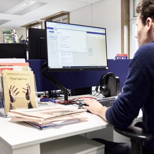 Ambiente corporativo usado como ilustração para notícia sobre greve de bancários da Caixa